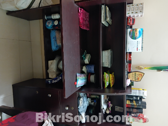 পড়ার টেবিল